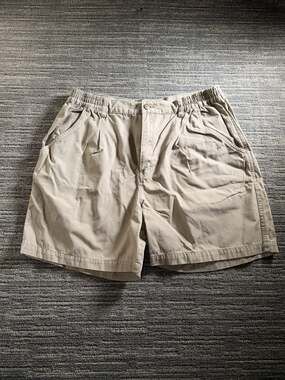 Vintage Cabela's Casuals Men's Size Large Pleated Khaki Chino Shorts with Elasti